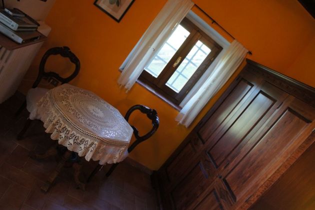 fienile sotto tavolo